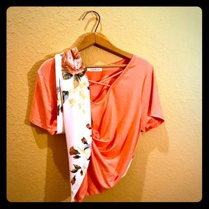 🛍 3FOR $15 🛍 Coral Shirt With Floral Back Size M